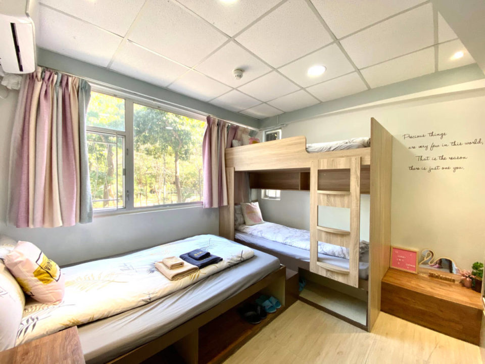 amu dreamhouse hoslte dorm room