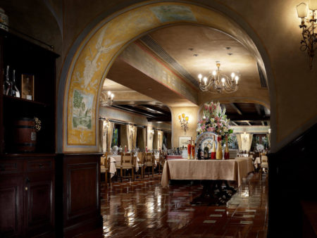 archway of entry into sabatini italiano restaurant in tsim sha tsui