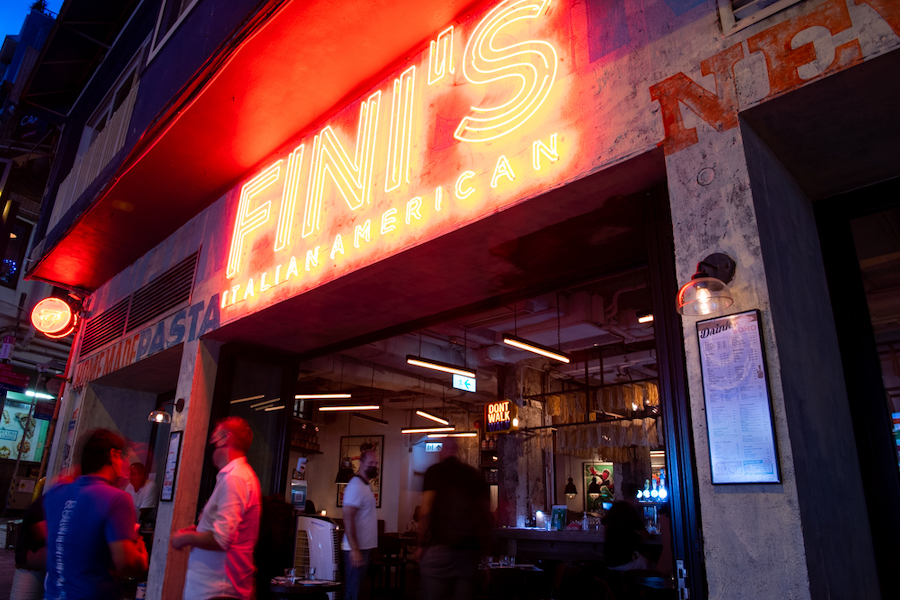 Finis Restaurant Bar Central happy hour hong kong 