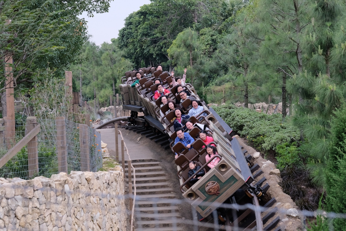 big grizzly mountain runaway mine cars grizzly gulch hong kong disneyland