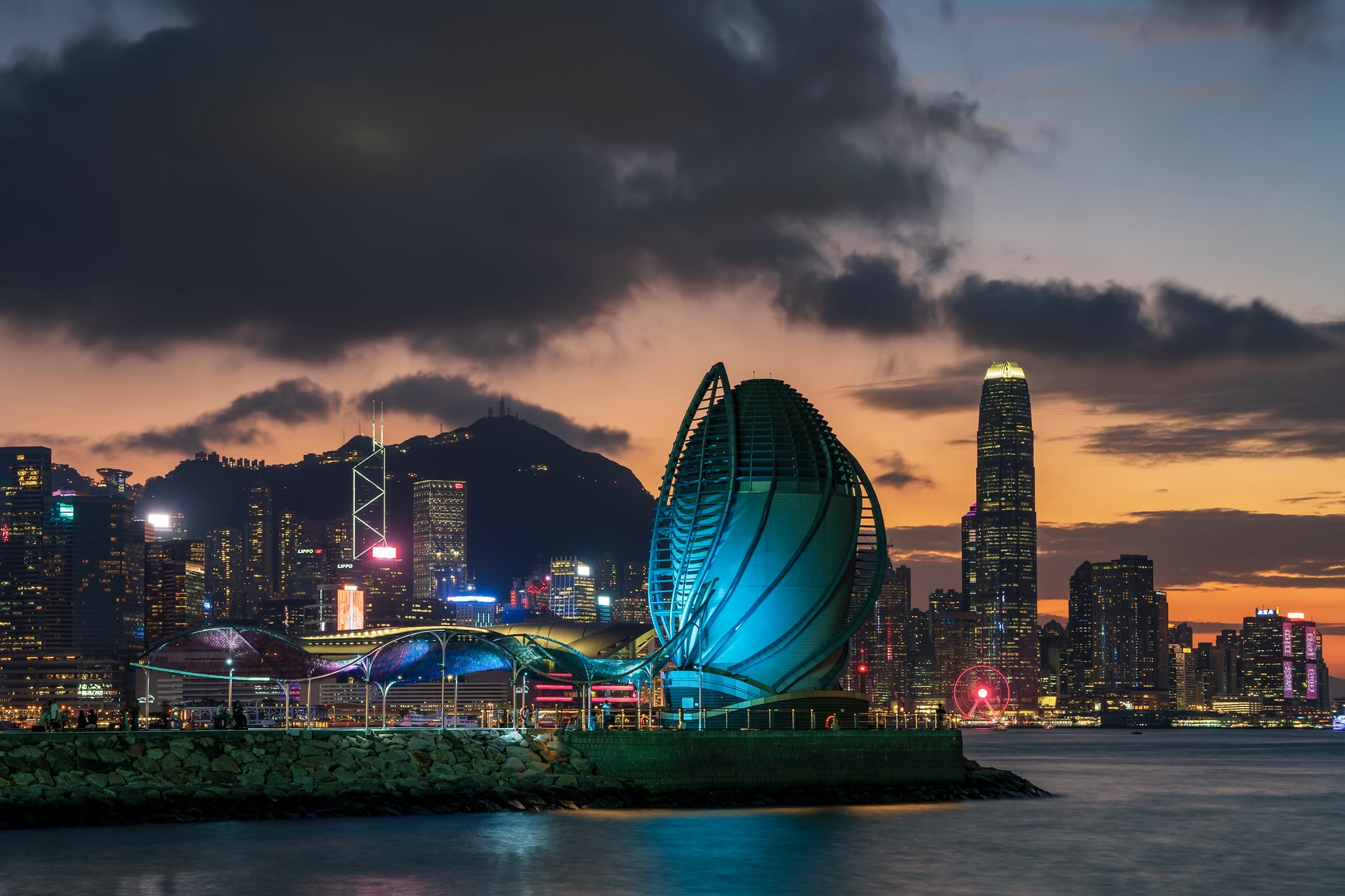 The breakwater at the east coast park precinct has great west-facing views