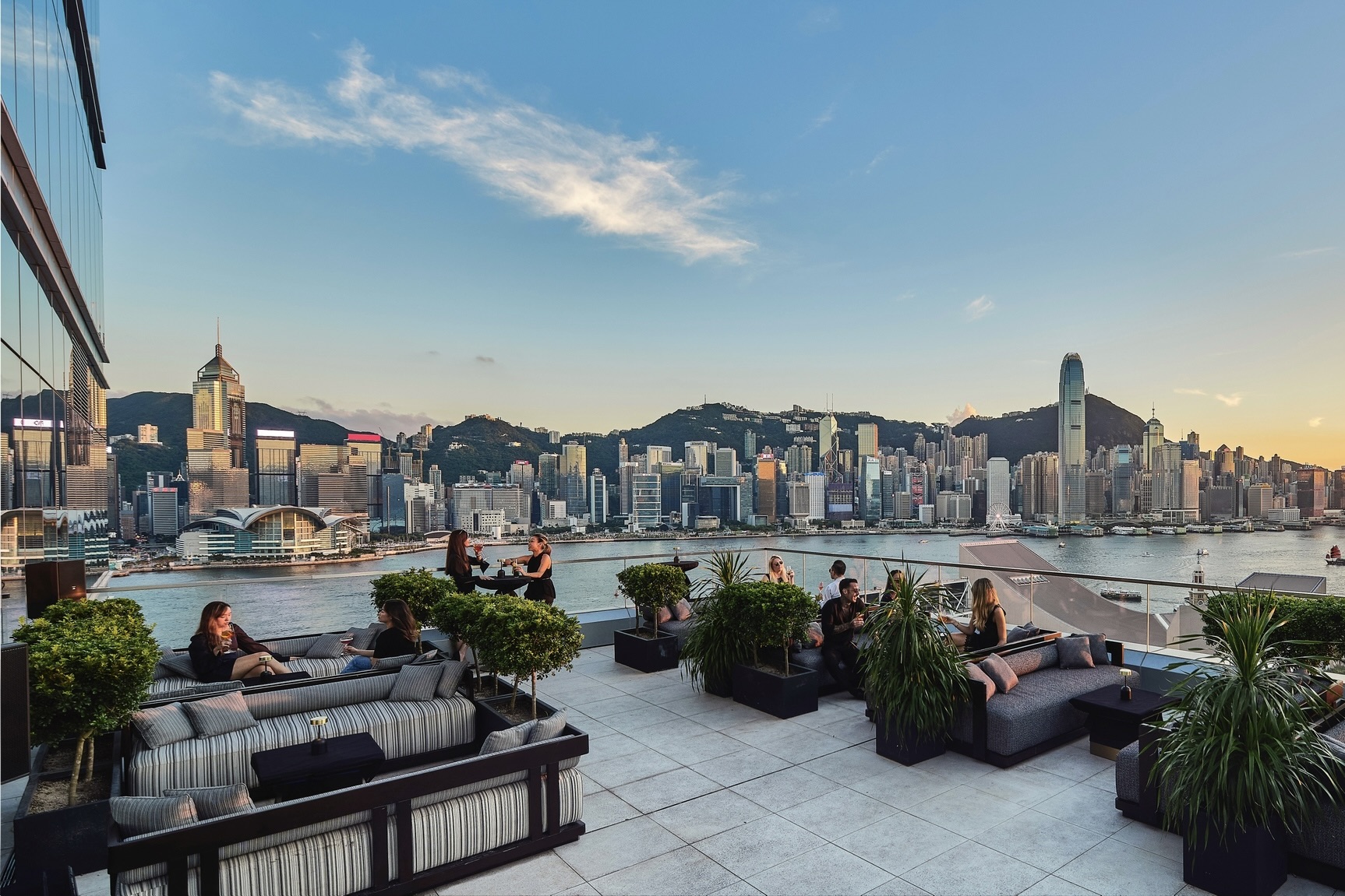 aqua rooftop bar tsim sha tsui