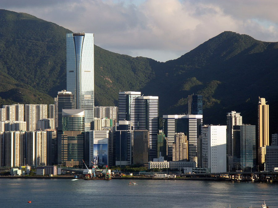 one taikoo place beside hong kong mountains